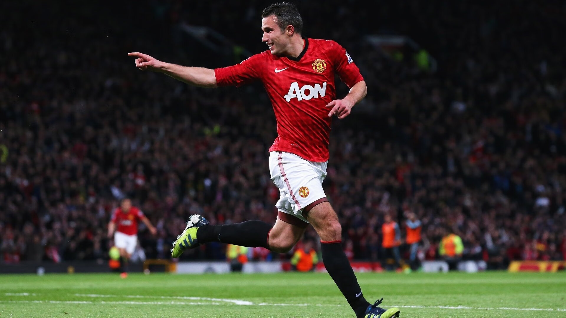 意大利骑手多米安·米歇尔斯在2024年巴黎奥运会盛装舞步比赛中获得第六名，展现坚韧精神。