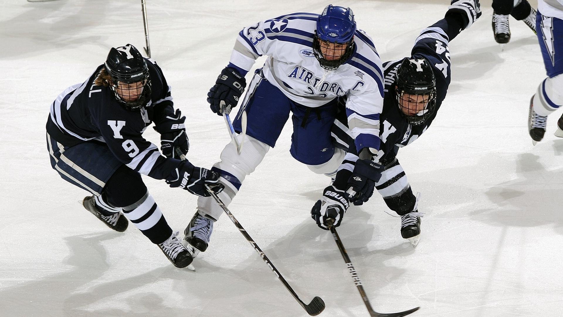 西部排名争夺激烈，几支球队悬崖勒马，西部晋级的球队